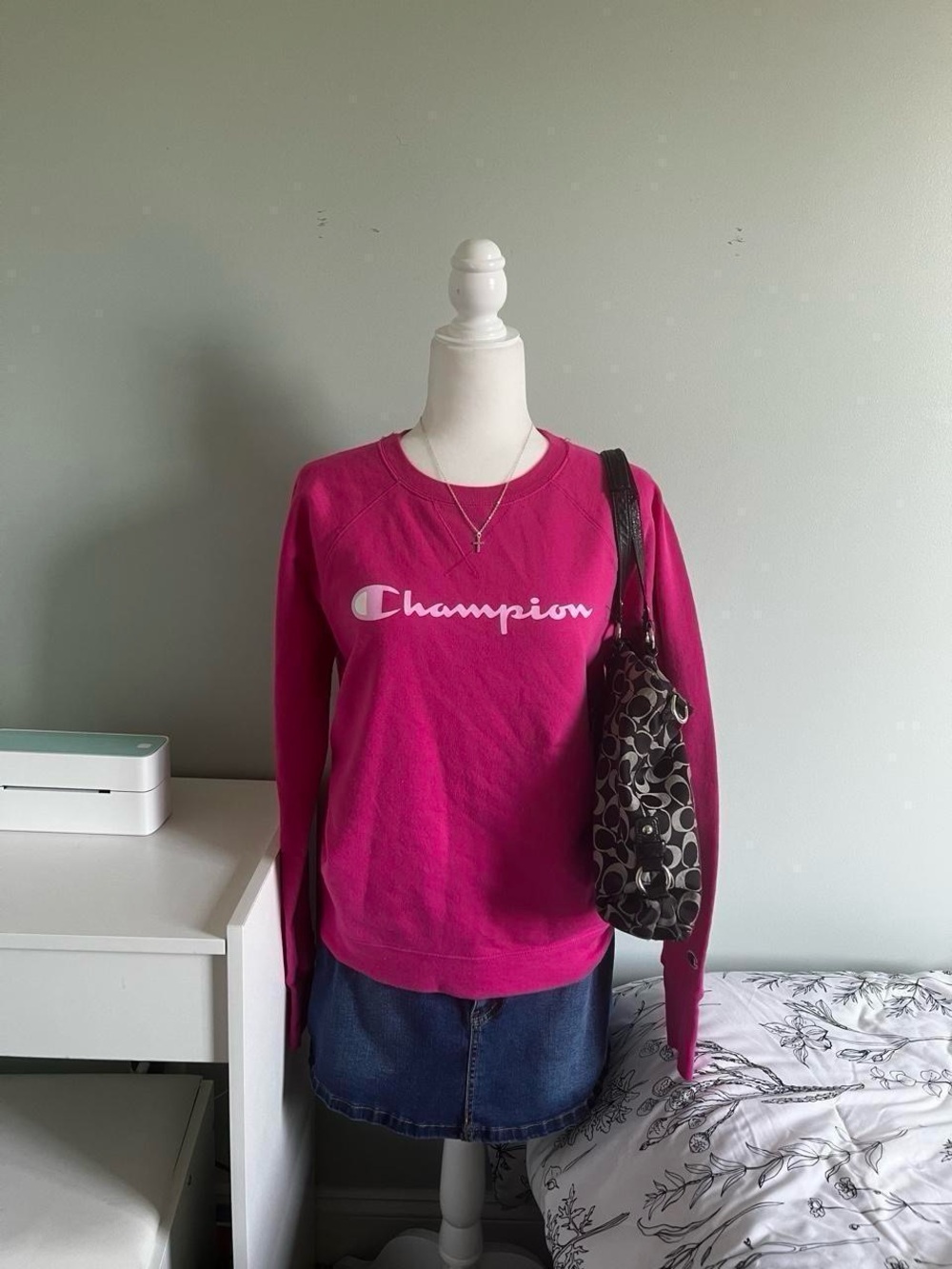 Champion Sweater - Picture 1 of 3